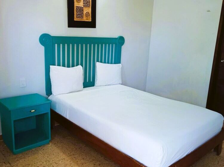 اتاق اکونومی یک تخته, Blue Coconut Cancun