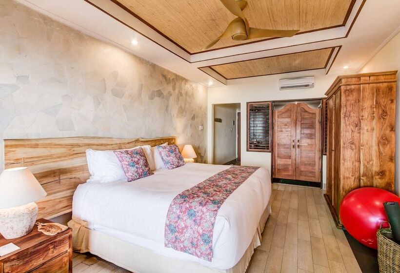 اتاق لوکس, The Point Surfcamp Bali