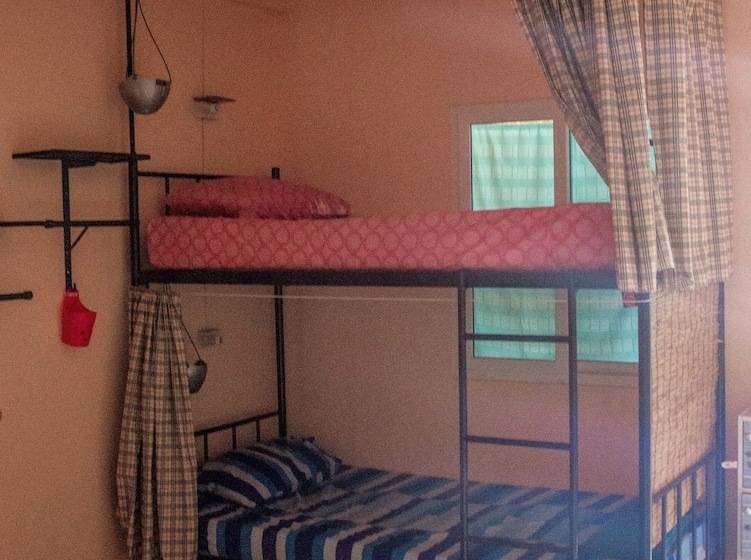تختخواب در اتاق مشترک, Karma Home Hostel