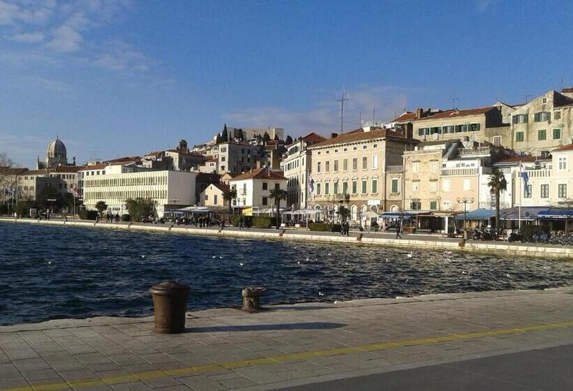 اتاق استاندارد با تراس و چشم‌انداز دریا, Pension More