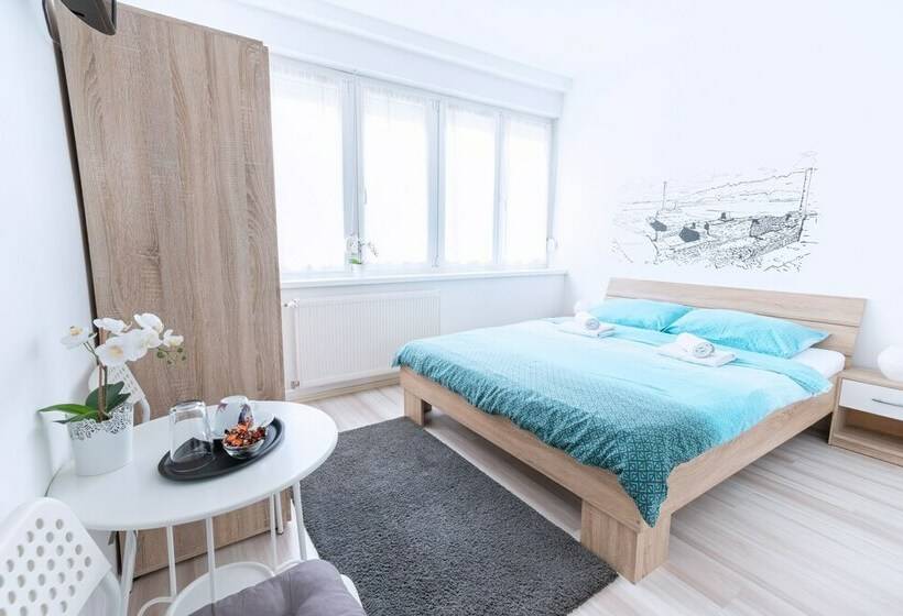 디럭스 룸, The Dots Hostel