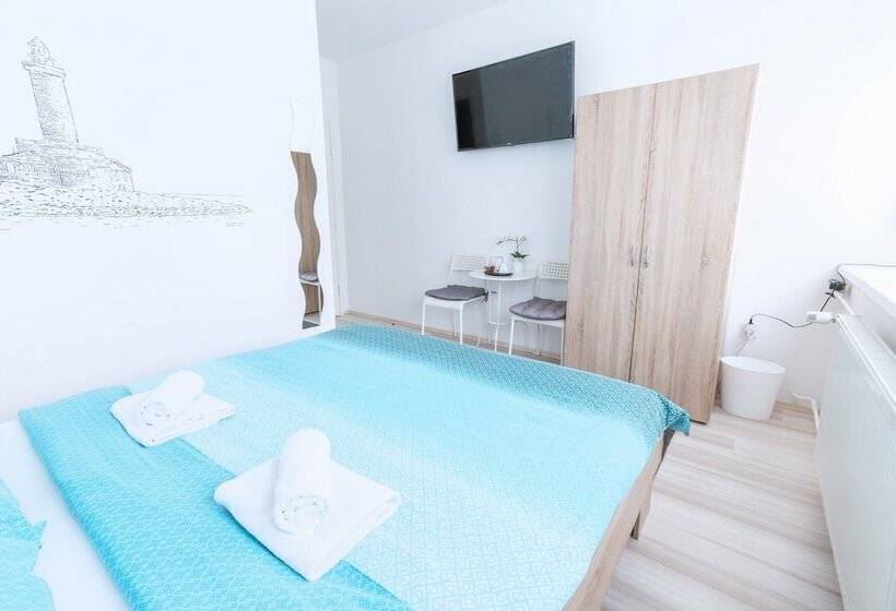 디럭스 룸, The Dots Hostel