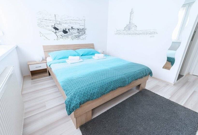 디럭스 룸, The Dots Hostel
