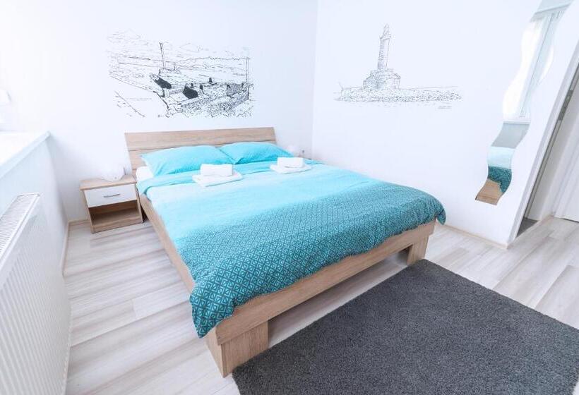 디럭스 룸, The Dots Hostel