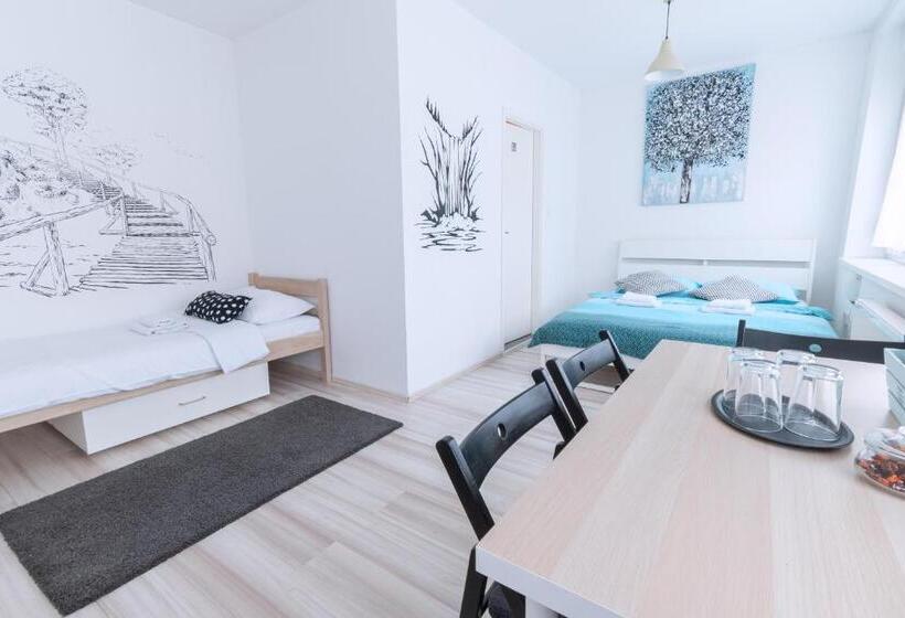 패밀리 룸, The Dots Hostel