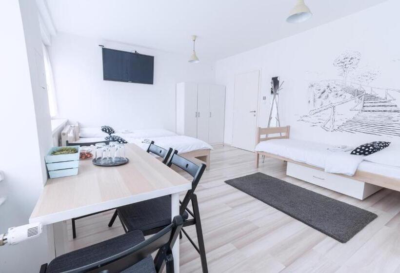 패밀리 룸, The Dots Hostel