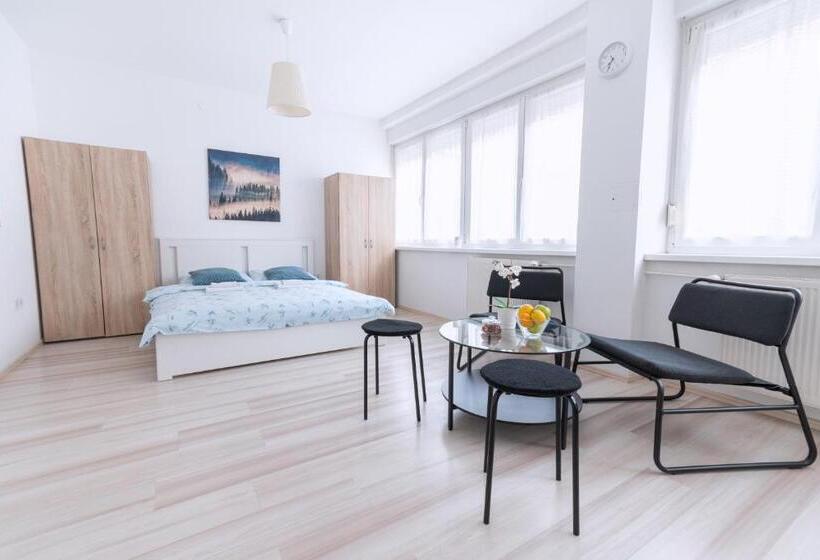 패밀리 룸, The Dots Hostel
