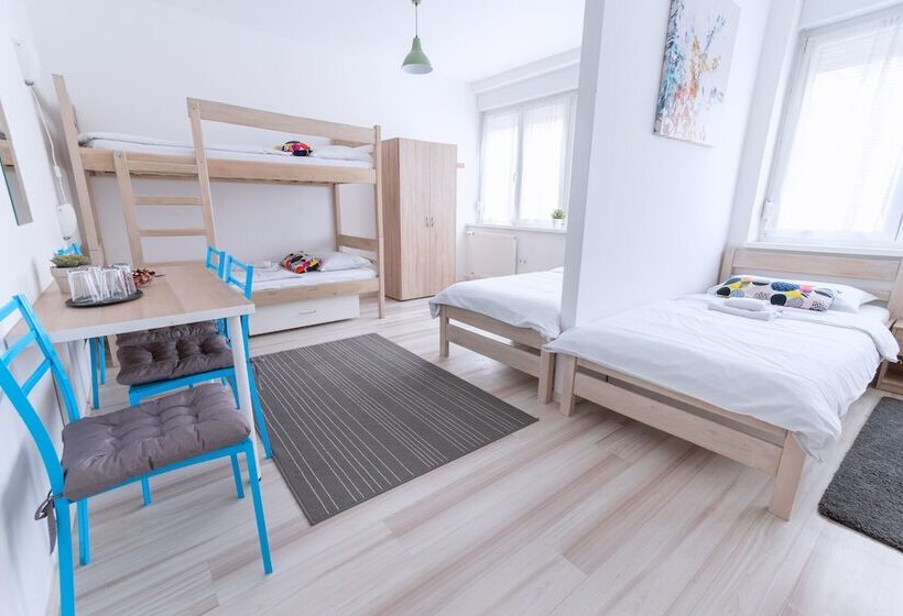 패밀리 룸 공용 욕실, The Dots Hostel
