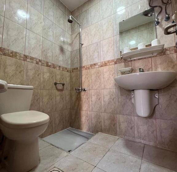 اتاق استاندارد چهار تخته, Dweik Hotel 1