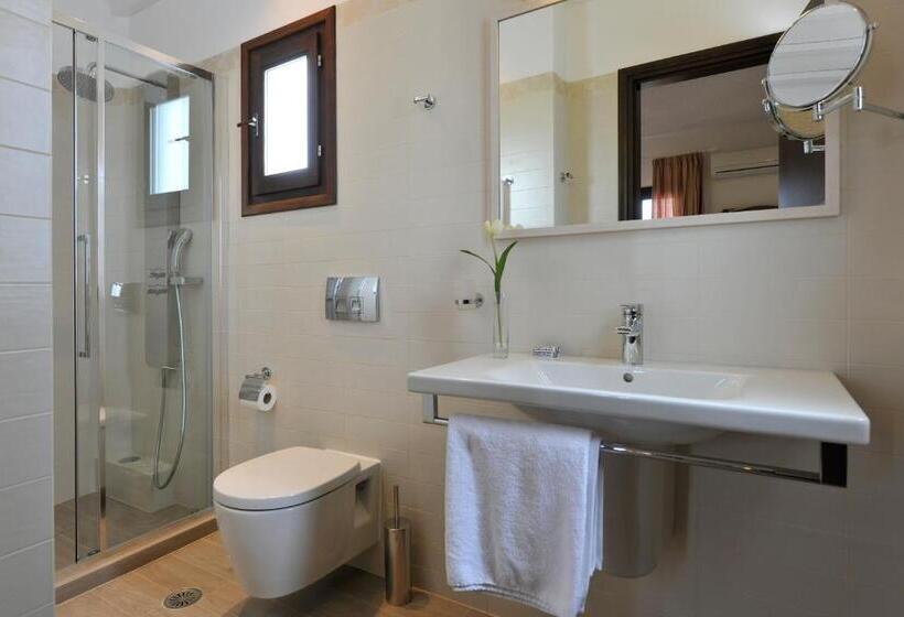سوئیت جونیور با ماساژ آبی, Aella Residence