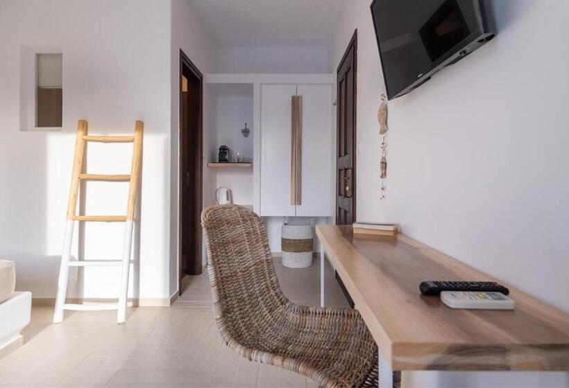 سوئیت راحتی, Aella Residence
