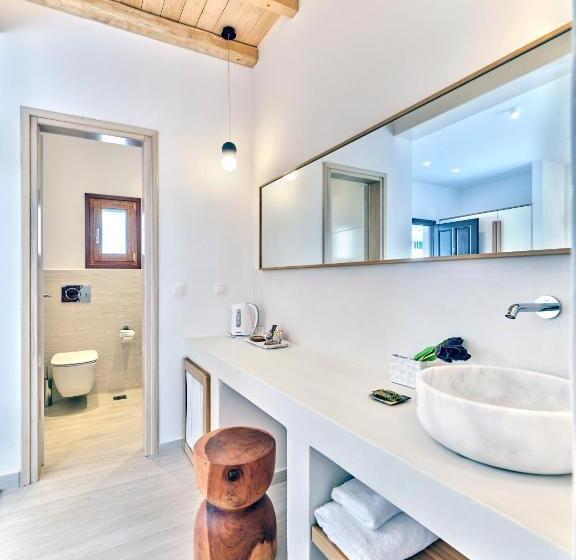 سوئیت با وان آب گرم, Aella Residence