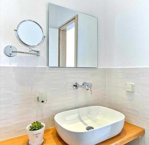 سوئیت با وان آب گرم, Aella Residence