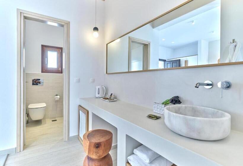 سوئیت با وان آب گرم, Aella Residence