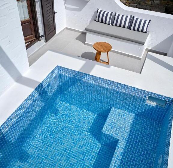 سوئیت با وان آب گرم, Aella Residence
