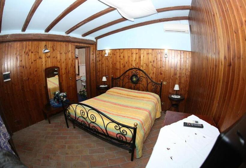 اتاق اکونومی, Agriturismo Monte Due Torri