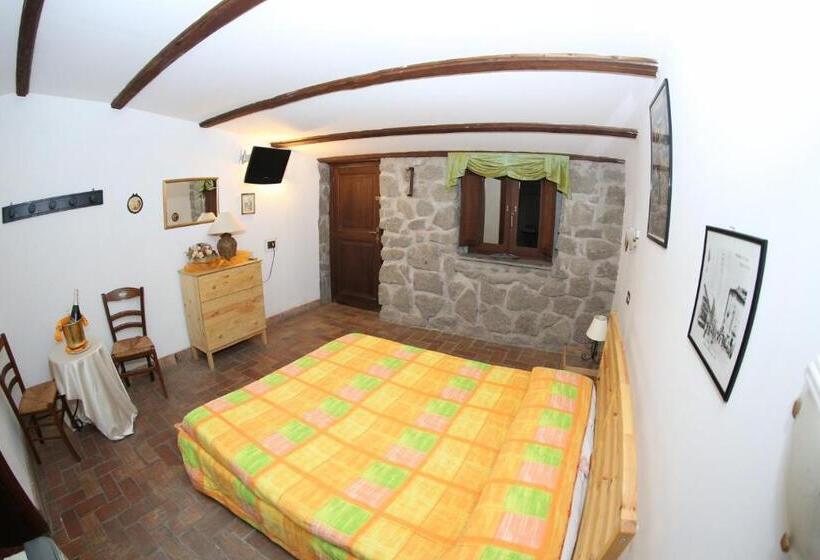 اتاق اکونومی, Agriturismo Monte Due Torri