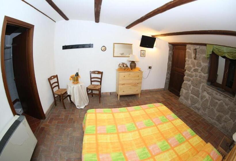 اتاق اکونومی, Agriturismo Monte Due Torri