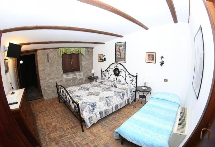 اتاق اکونومی, Agriturismo Monte Due Torri