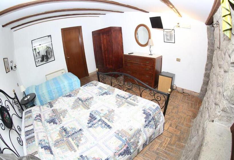 Economy Triple Room, Agriturismo Monte Due Torri