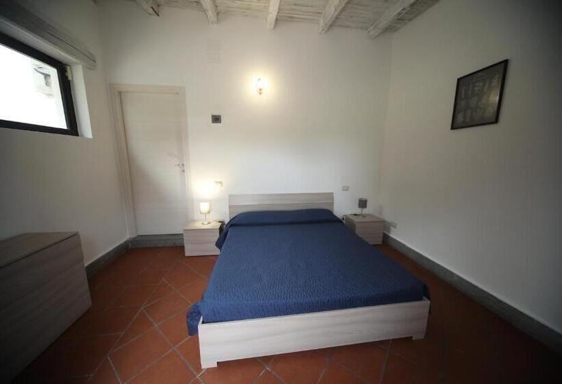 اتاق لوکس سه تخته, Agriturismo Monte Due Torri