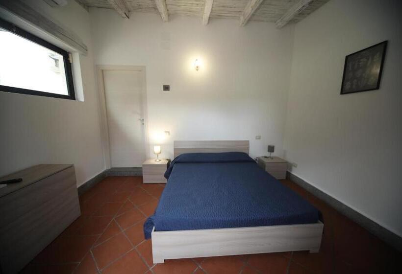 اتاق لوکس سه تخته, Agriturismo Monte Due Torri