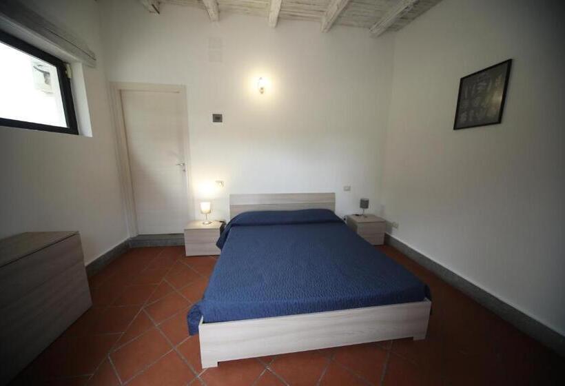 اتاق لوکس سه تخته, Agriturismo Monte Due Torri