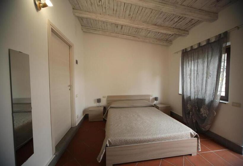 اتاق لوکس سه تخته, Agriturismo Monte Due Torri