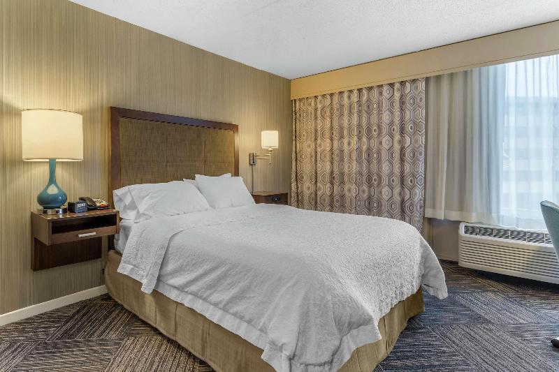 اتاق استاندارد برای معلولان, Holiday Inn Express & Suites Gaylord