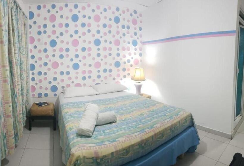 اتاق لوکس با بالکن, Posada Nativa Trinsan Centro
