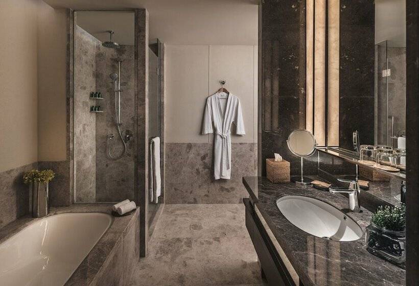 اتاق لوکس با چشم‌انداز دریا, Shangrila Colombo