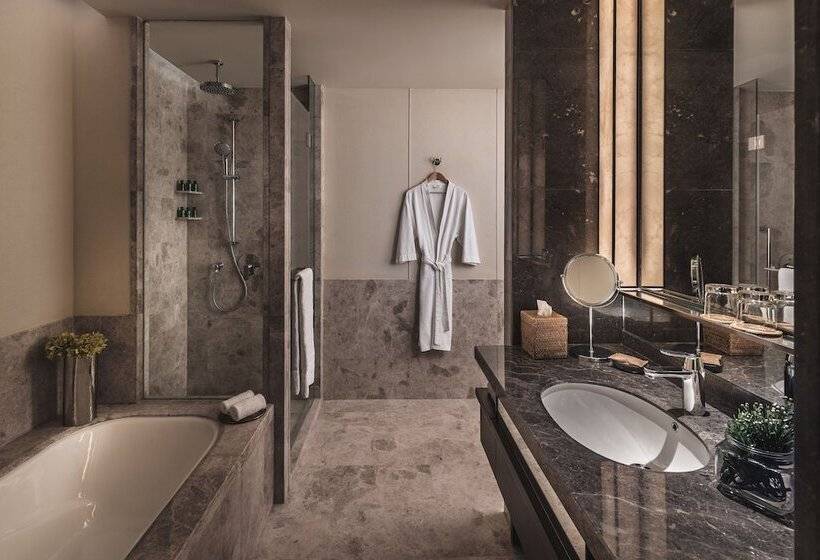 اتاق پریمیوم با بالکن, Shangrila Colombo