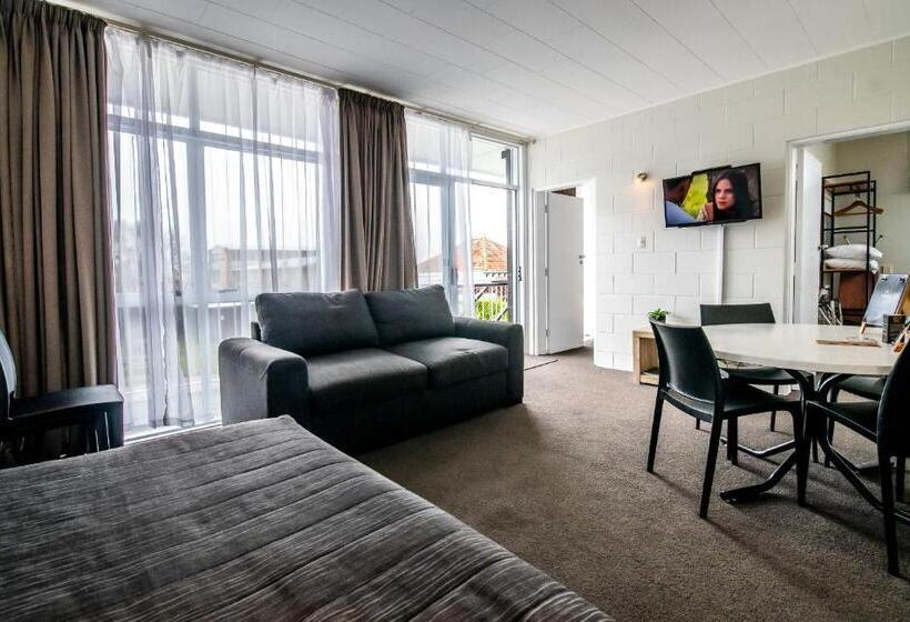 آپارتمان 2 خوابه, Aura Accommodation