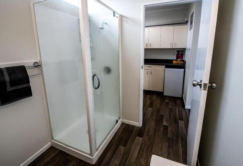 آپارتمان 2 خوابه, Aura Accommodation