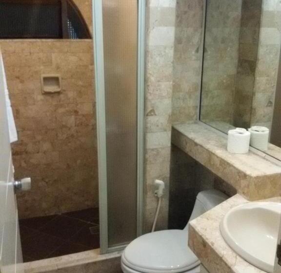 سوییت سوپریور, Ralph Anthony Suites