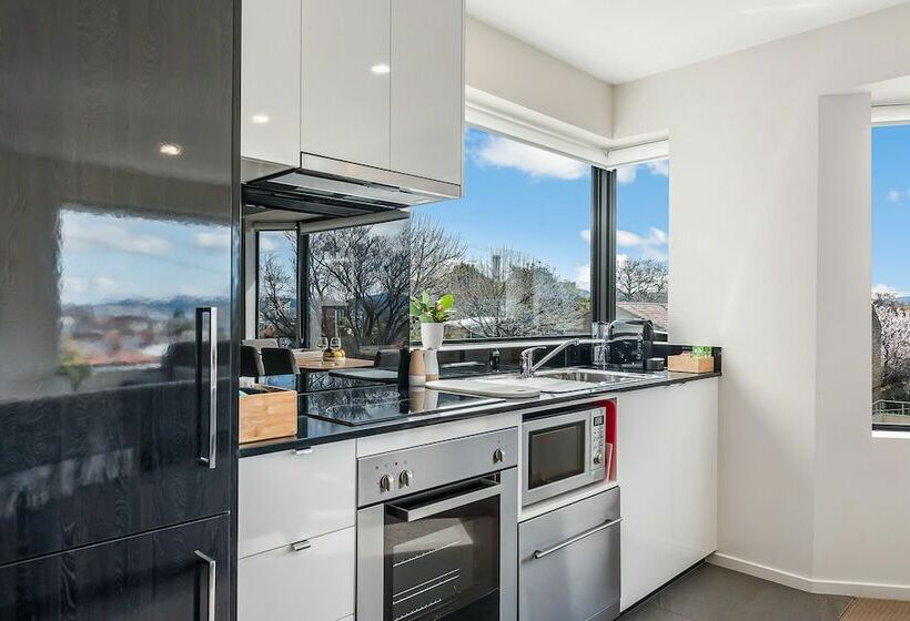 آپارتمان 2 خوابه, 110 Hampden Apartments
