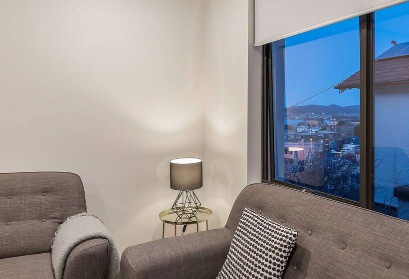 آپارتمان 2 خوابه, 110 Hampden Apartments