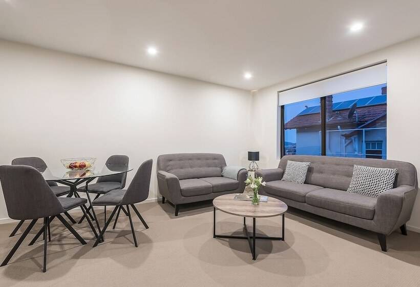 آپارتمان 2 خوابه, 110 Hampden Apartments