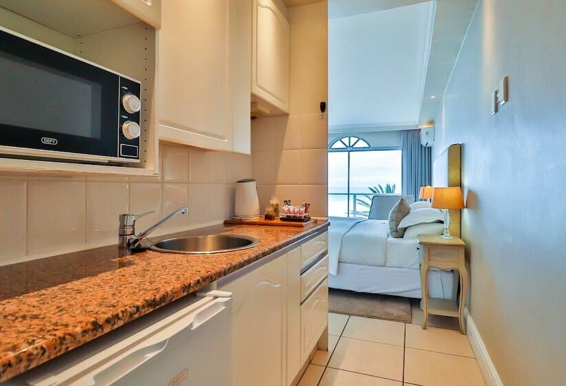 سوئیت پریمیوم, Hermanus Beachfront Lodge   Solar Power