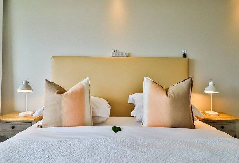 سوئیت پریمیوم, Hermanus Beachfront Lodge   Solar Power