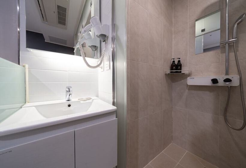 اتاق لوکس سه تخته, Seoul N Guesthouse Dongdaemoon