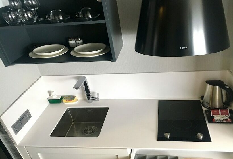 استودیوی لوکس, Riva Hotel Alsancak