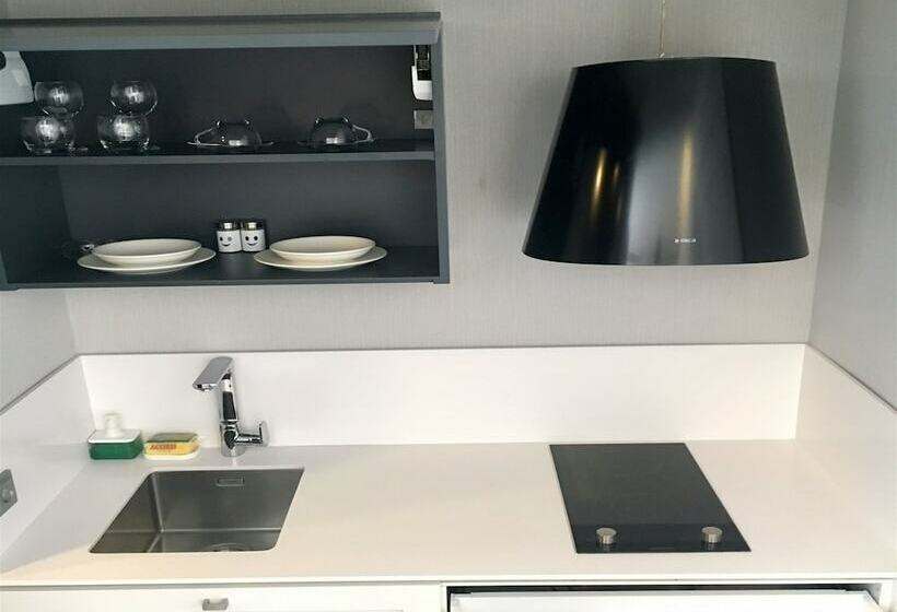 استودیوی لوکس, Riva Hotel Alsancak