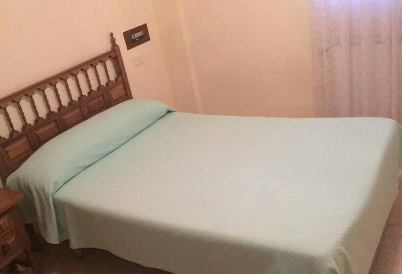 اتاق استاندارد یک نفره, Hostal O Cristo