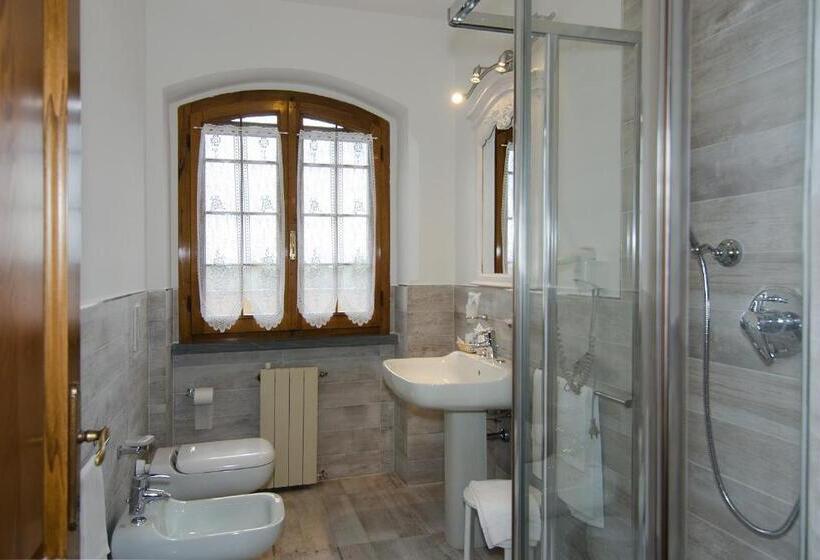 اتاق استاندارد سه نفره, La Casa Gialla