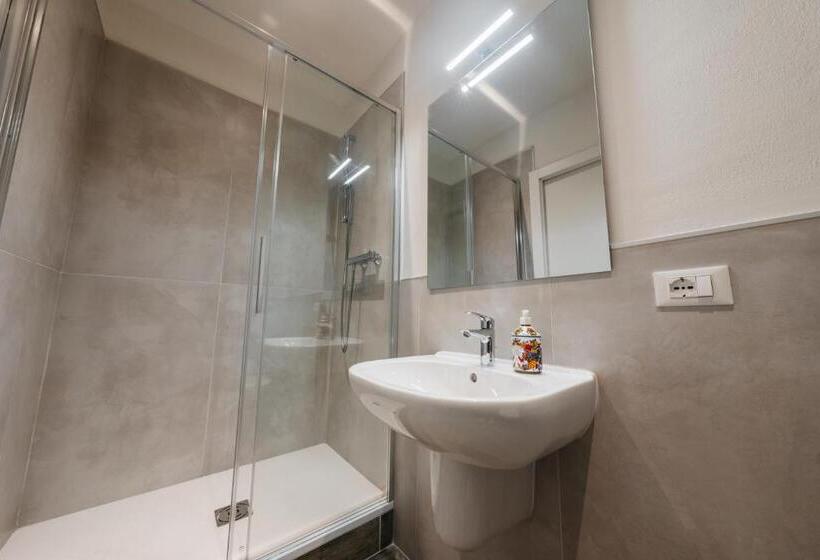 اتاق لوکس با بالکن, Porta Nuova Suites