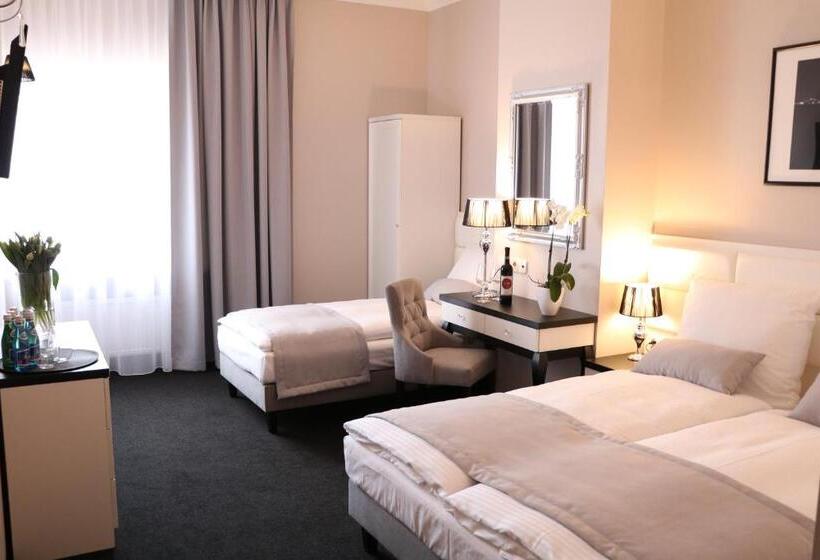 اتاق سوپریور سه تخته, Villa Casino
