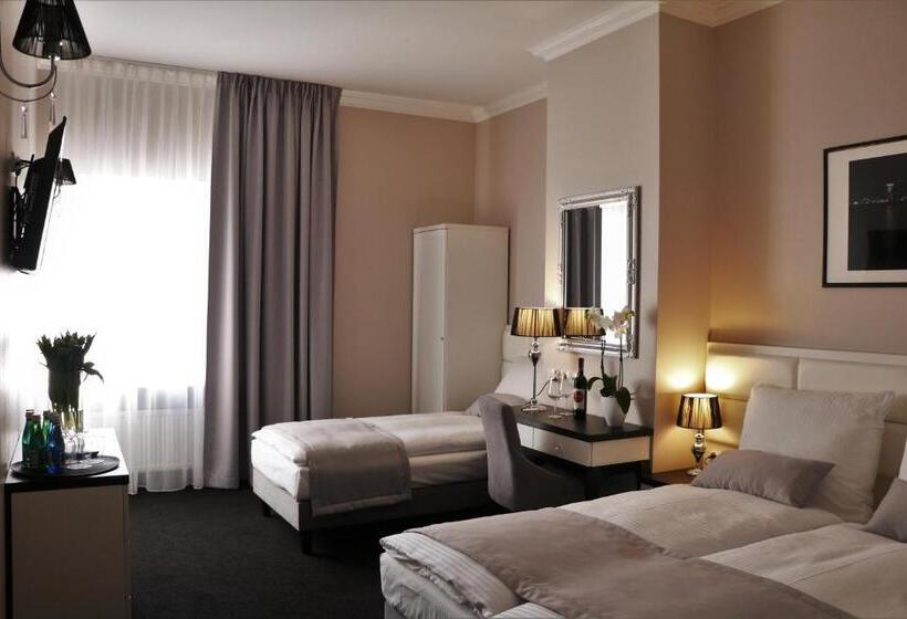 اتاق سوپریور سه تخته, Villa Casino