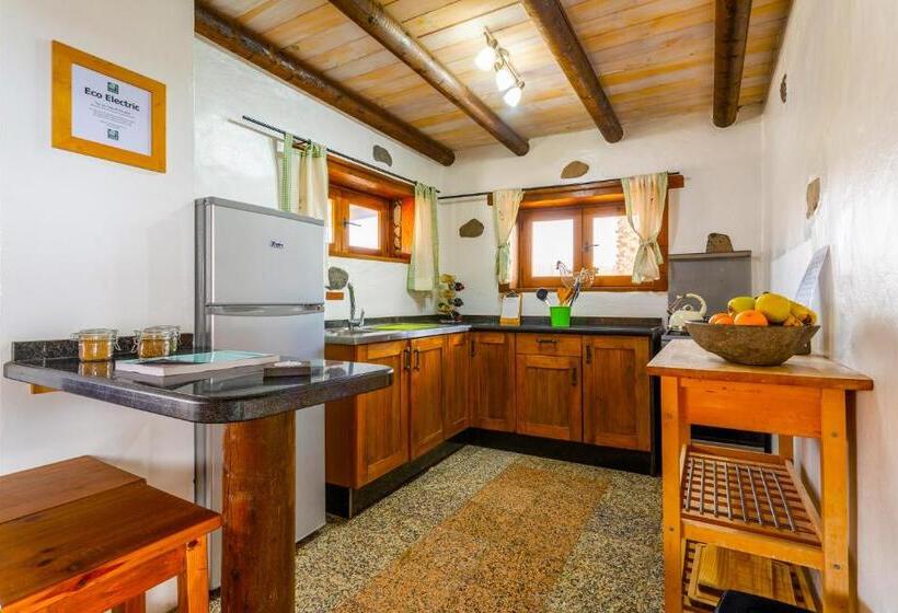 آپارتمان 2 خوابه, Eco Village Finca De Arrieta   Yurts And Stone Cottages   Shared Pool   Walking Distance To Arrieta
