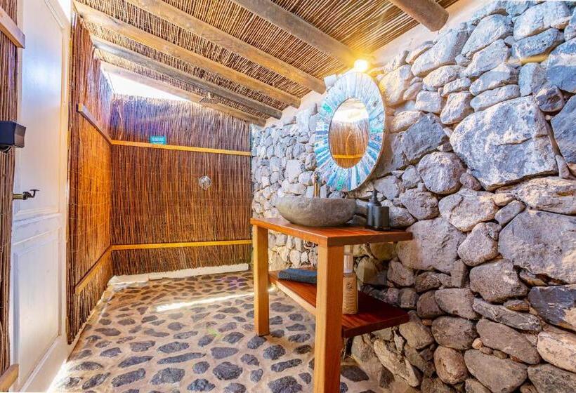 اتاق لوکس با چشم‌انداز دریا, Eco Village Finca De Arrieta   Yurts And Stone Cottages   Shared Pool   Walking Distance To Arrieta